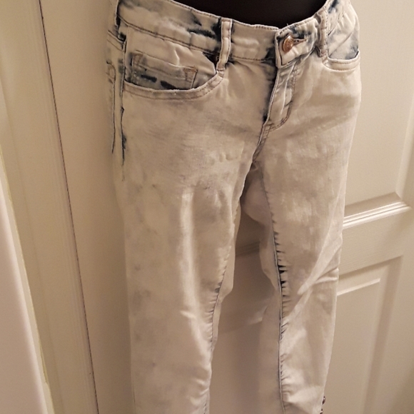 🔥HOT DEAL New🔥New Dynamite acid washed Jeans with leg buttons - Picture 5 of 8